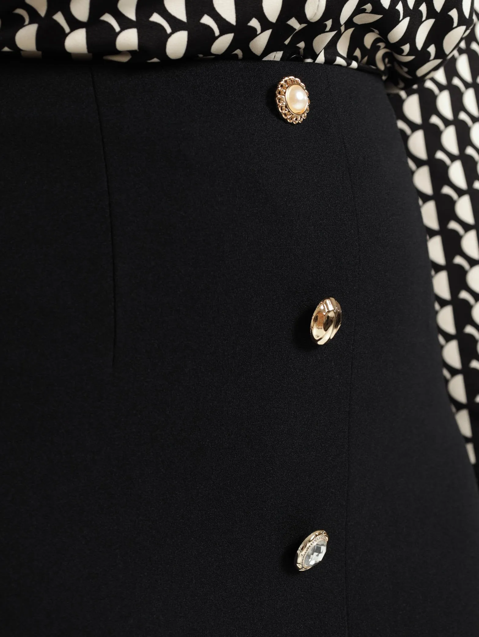 4 Button Fancy Skirt - Black
