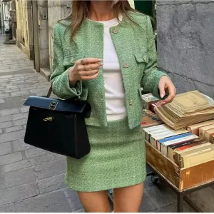 Chic Tailored Suit: Sophisticated Two-Piece Set