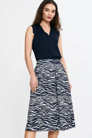 Elegant skirt with a regular cut