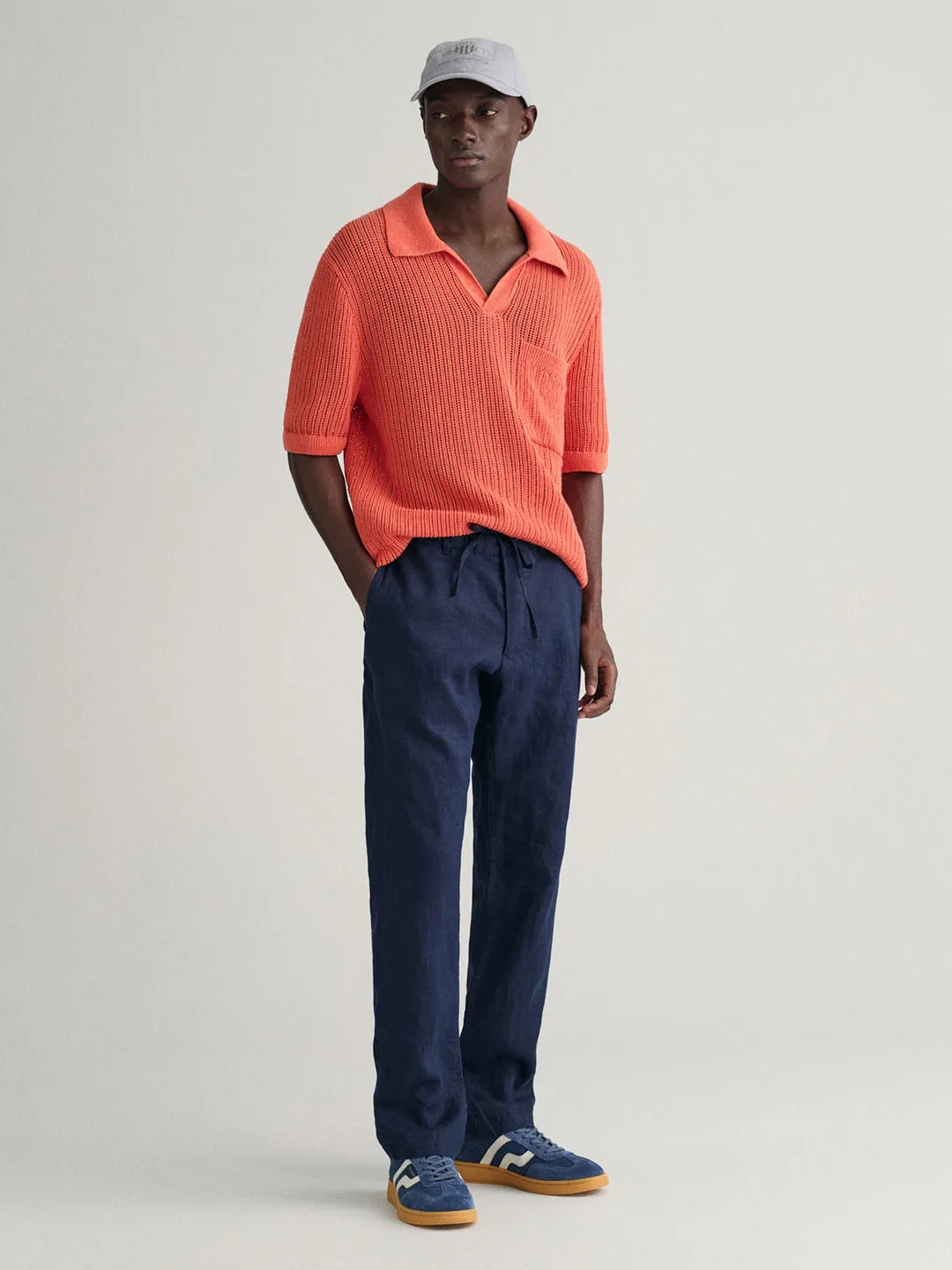 Gant Men Blue Relaxed Fit Solid Linen Trouser