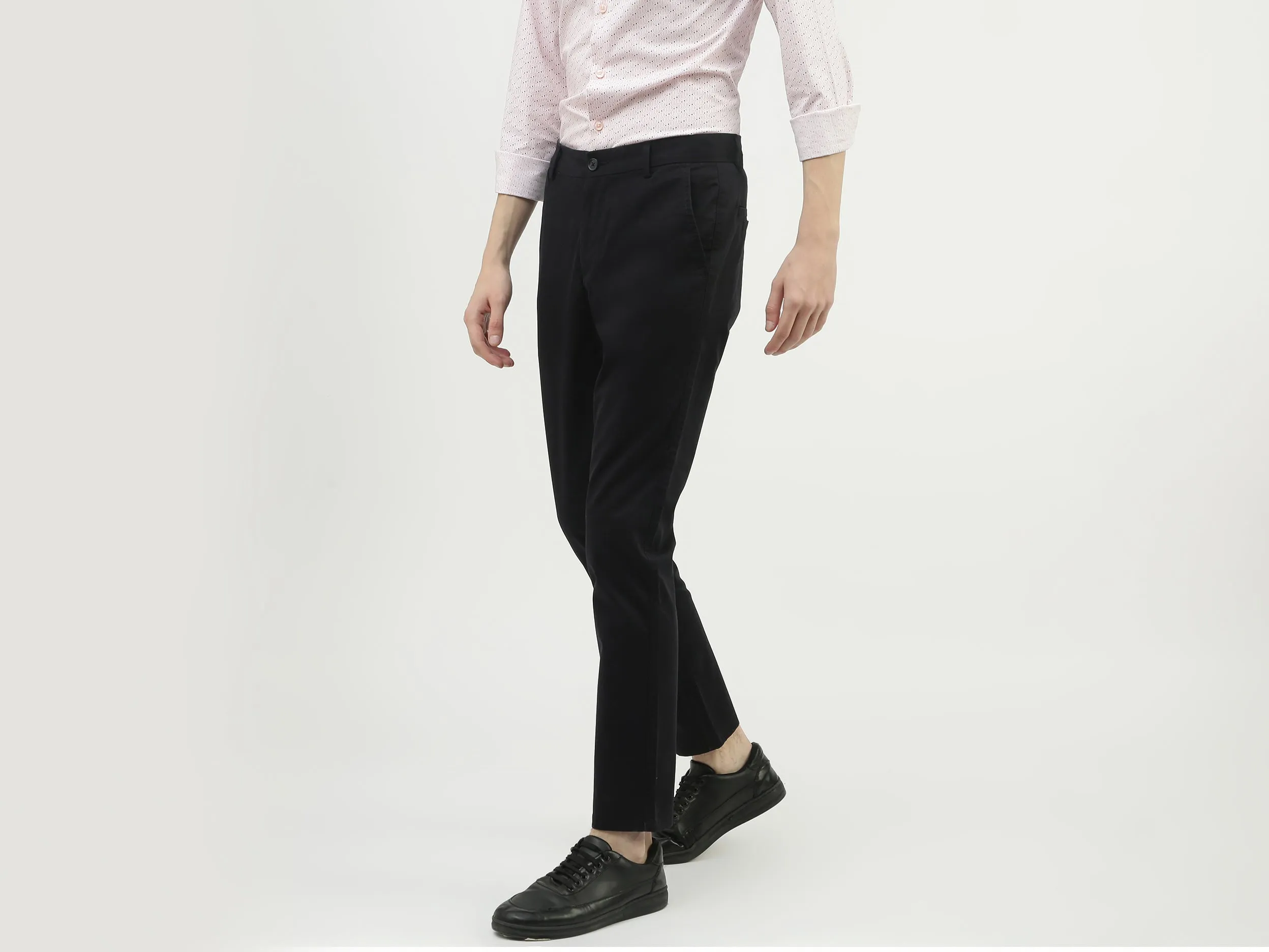 Men Solid Slim Fit Trousers