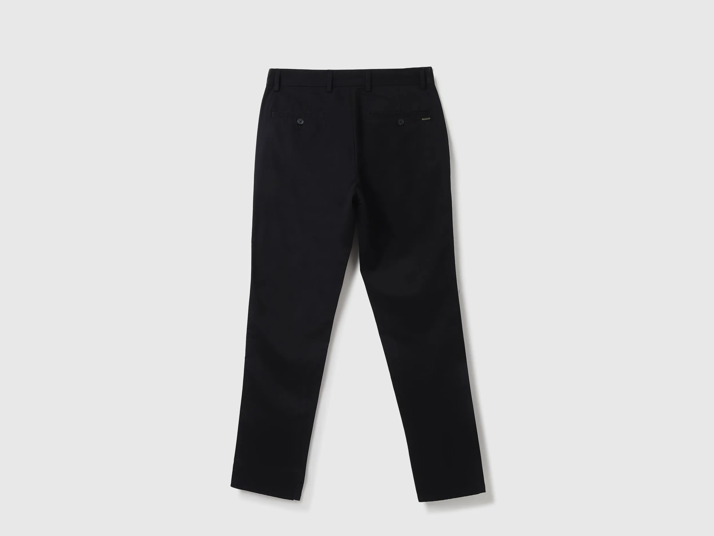 Men Solid Slim Fit Trousers