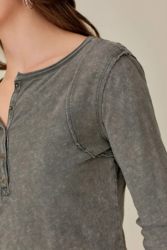 RAW EDGE DETAIL TOP