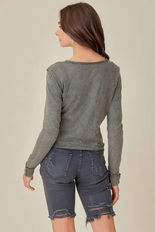 RAW EDGE DETAIL TOP