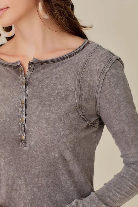 RAW EDGE DETAIL TOP
