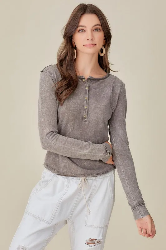 RAW EDGE DETAIL TOP