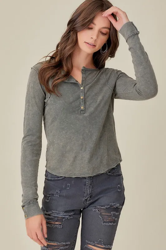 RAW EDGE DETAIL TOP