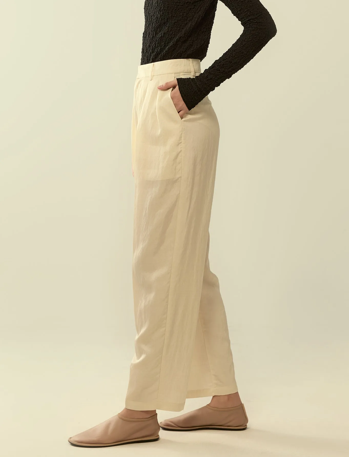 relaxed fit pleated trousers