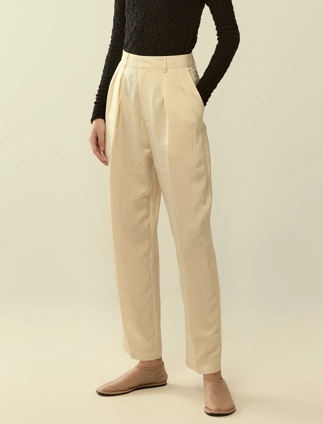 relaxed fit pleated trousers