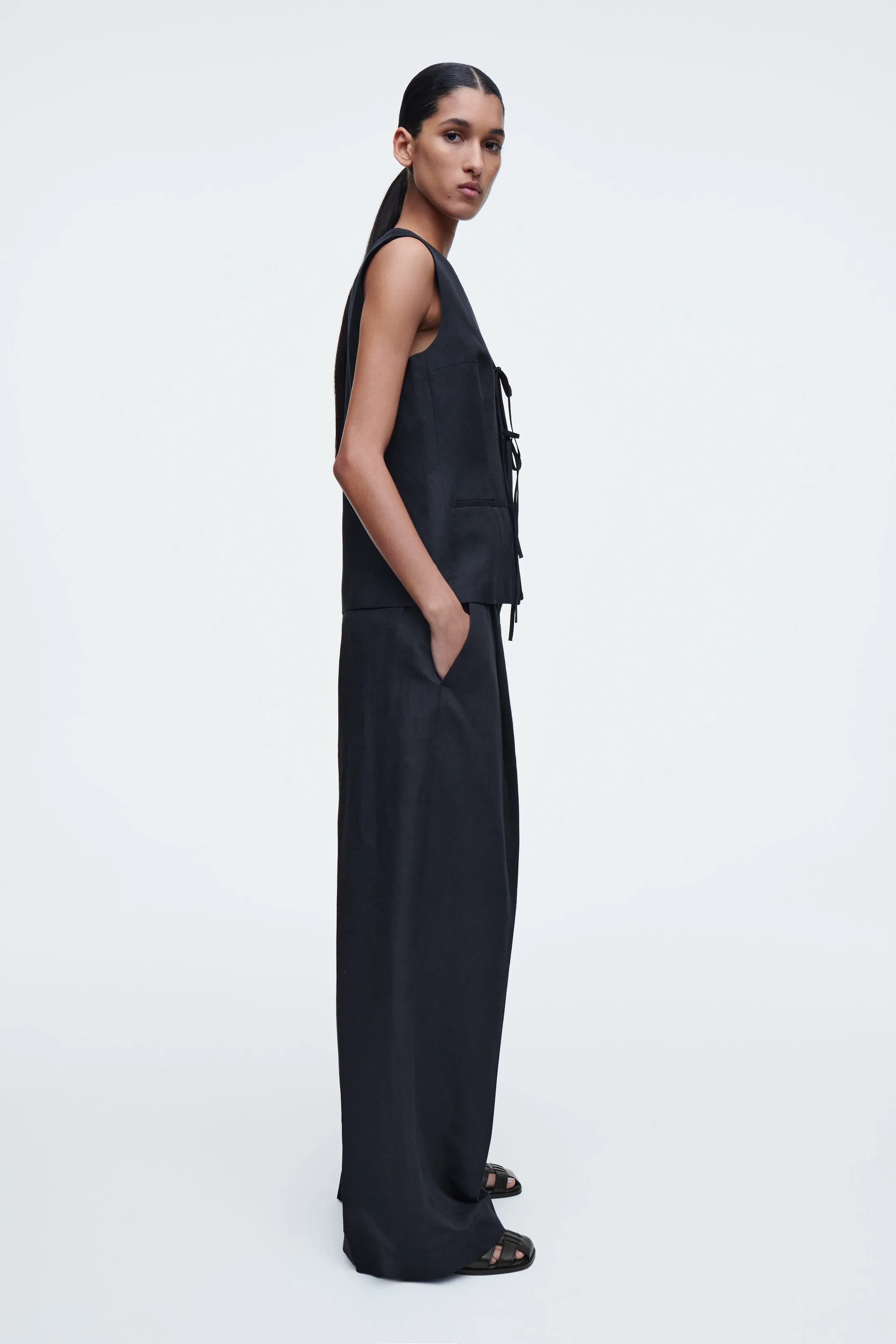 Relaxed linen-blend wide-leg trousers