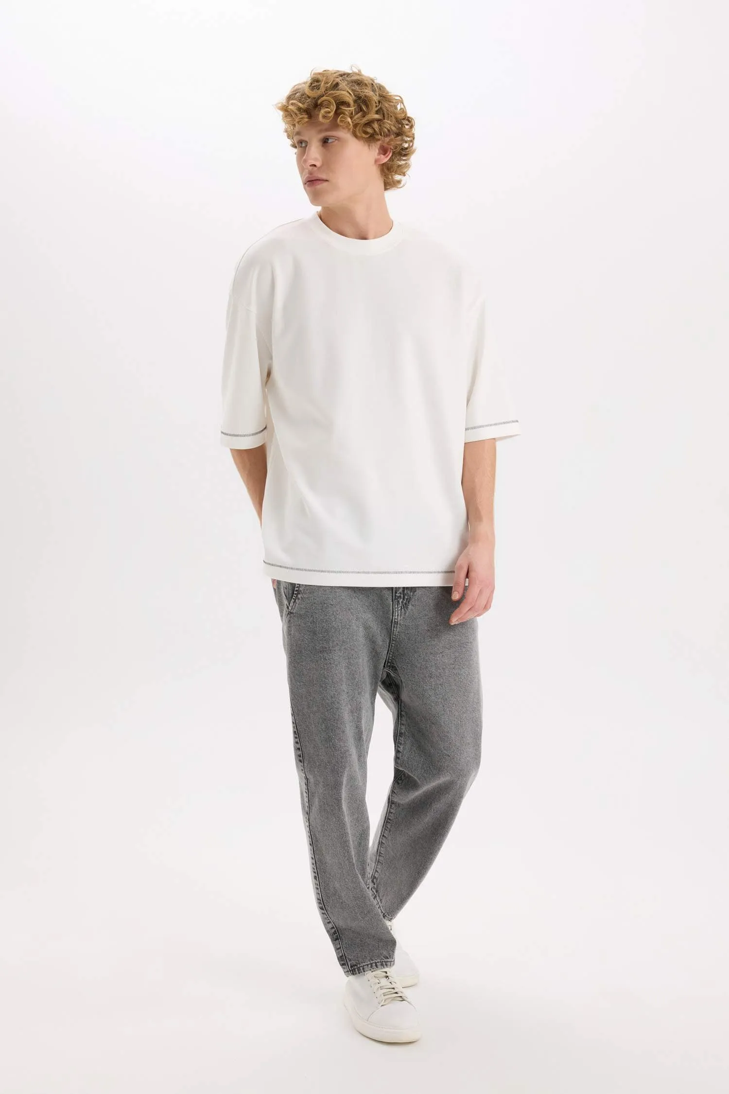 Relaxed Slouchy Fit Wide Leg Washed Jeans