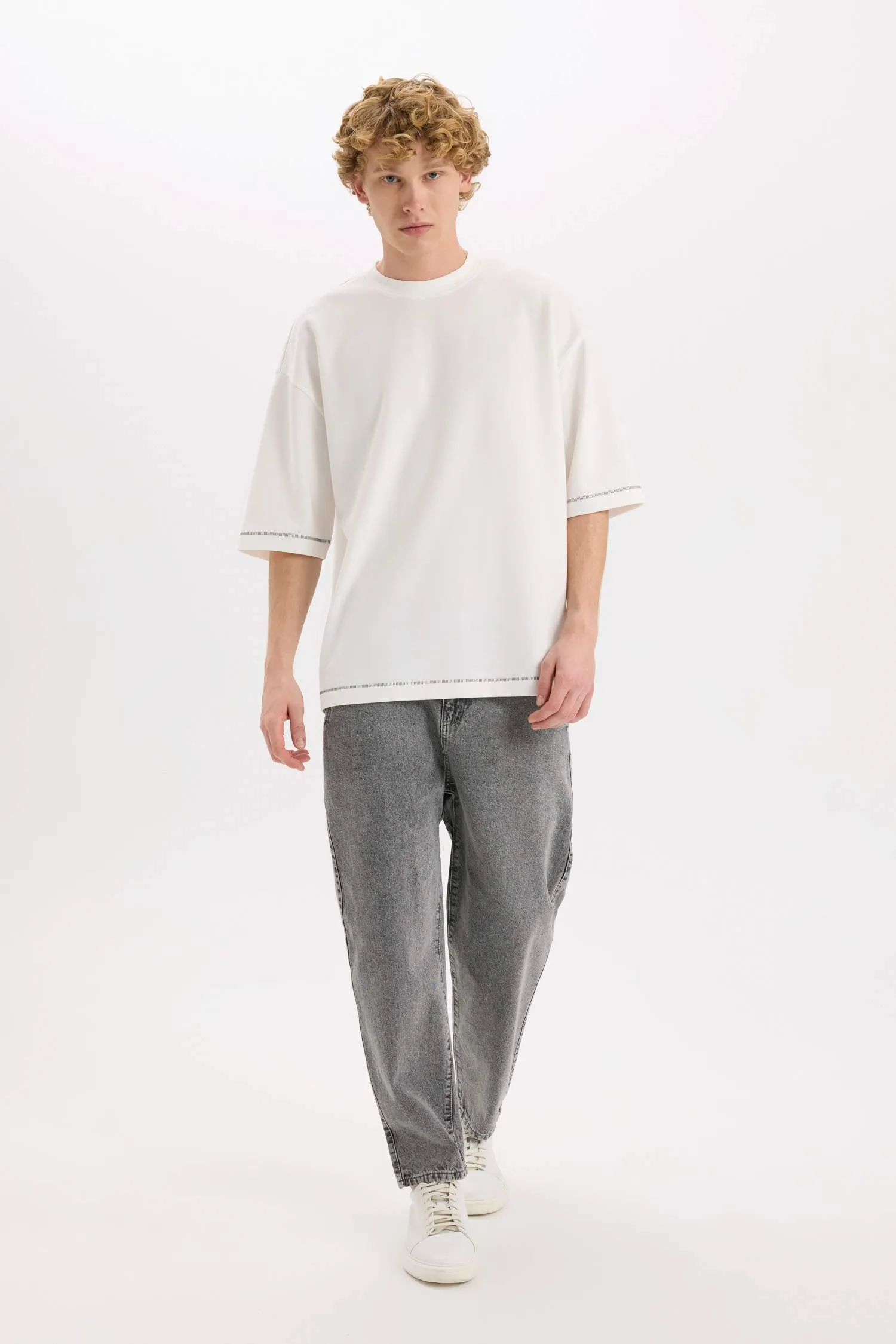 Relaxed Slouchy Fit Wide Leg Washed Jeans