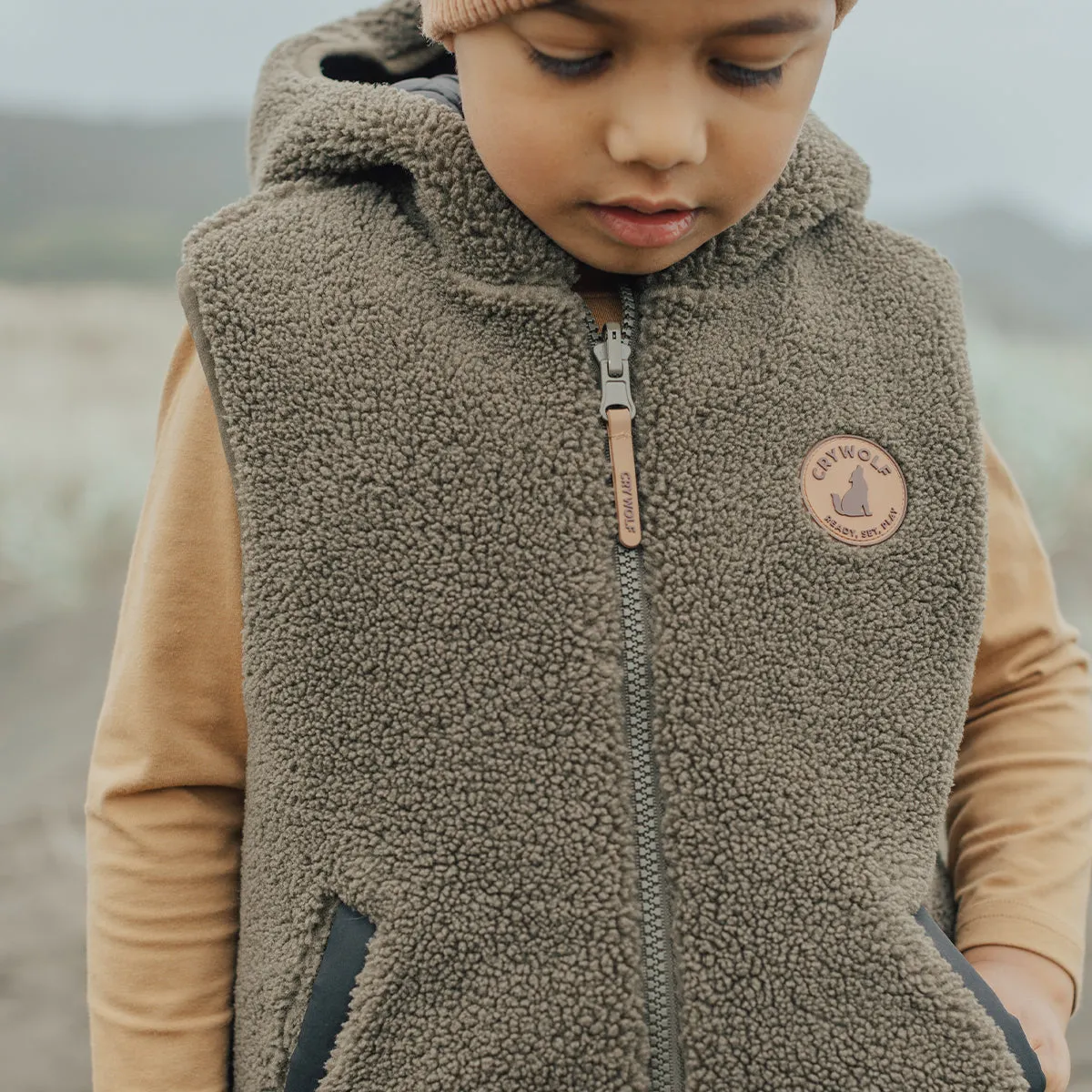 REVERSIBLE HOODED YETI VEST Black/Khaki