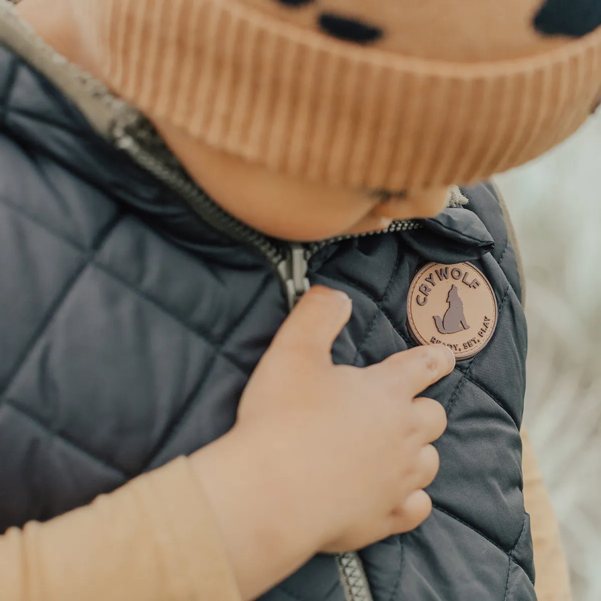 REVERSIBLE HOODED YETI VEST Black/Khaki