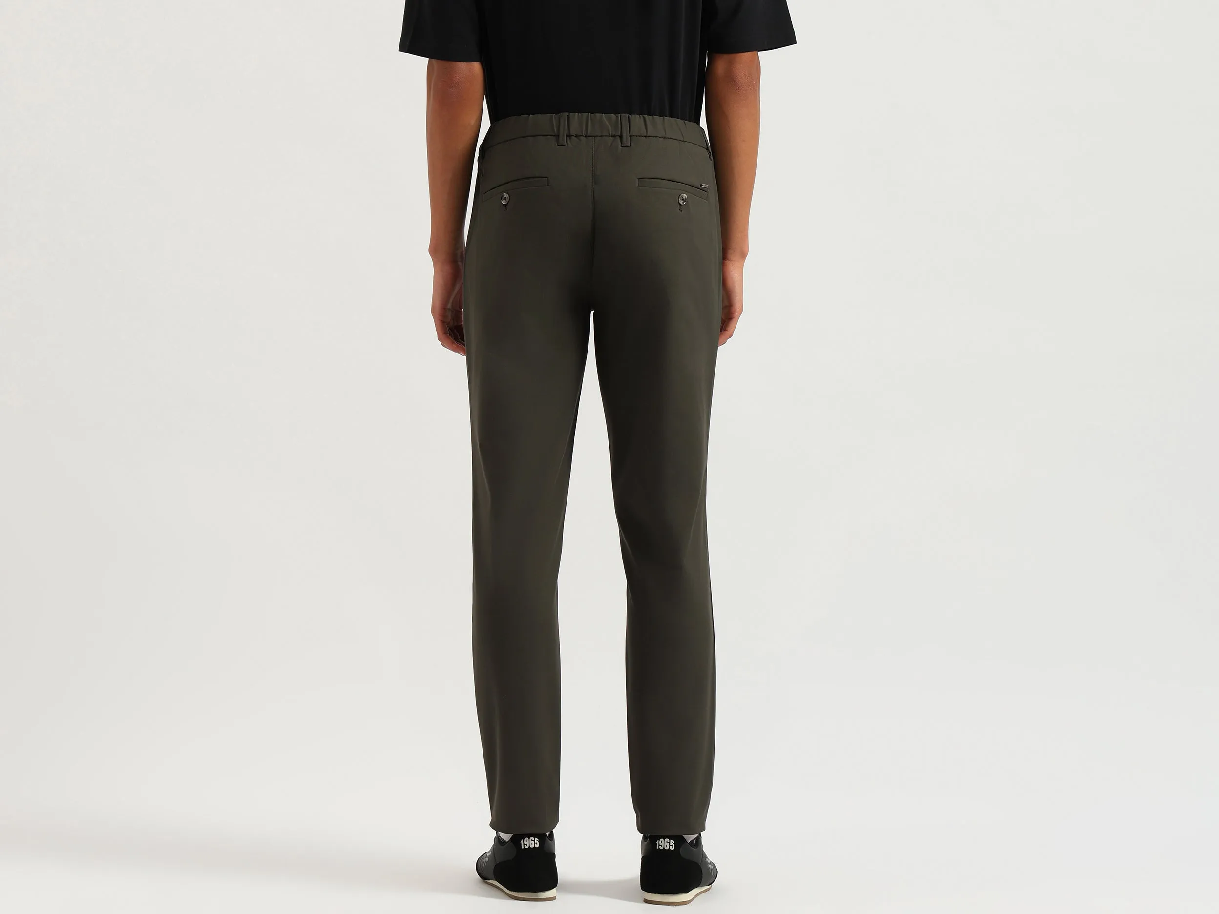 Solid Relaxed Fit Pleated Trousers