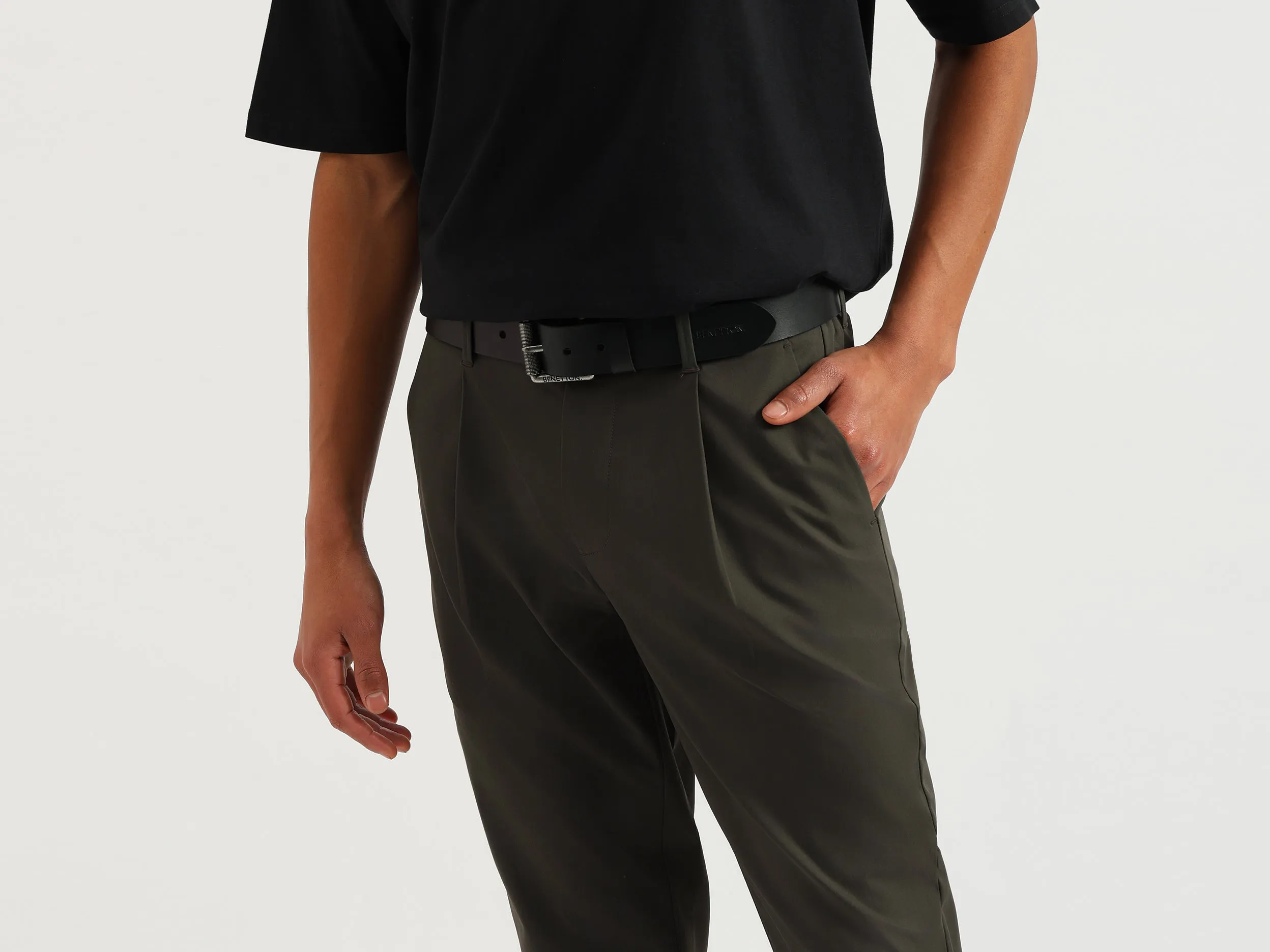 Solid Relaxed Fit Pleated Trousers