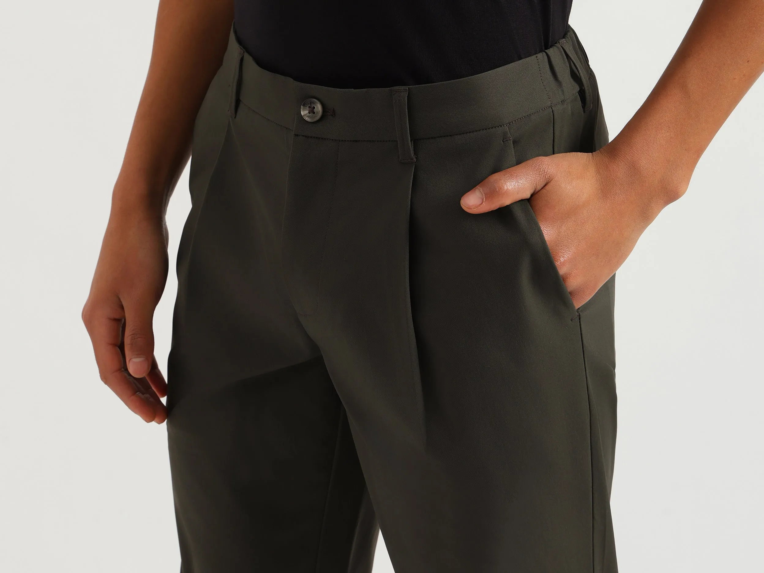Solid Relaxed Fit Pleated Trousers