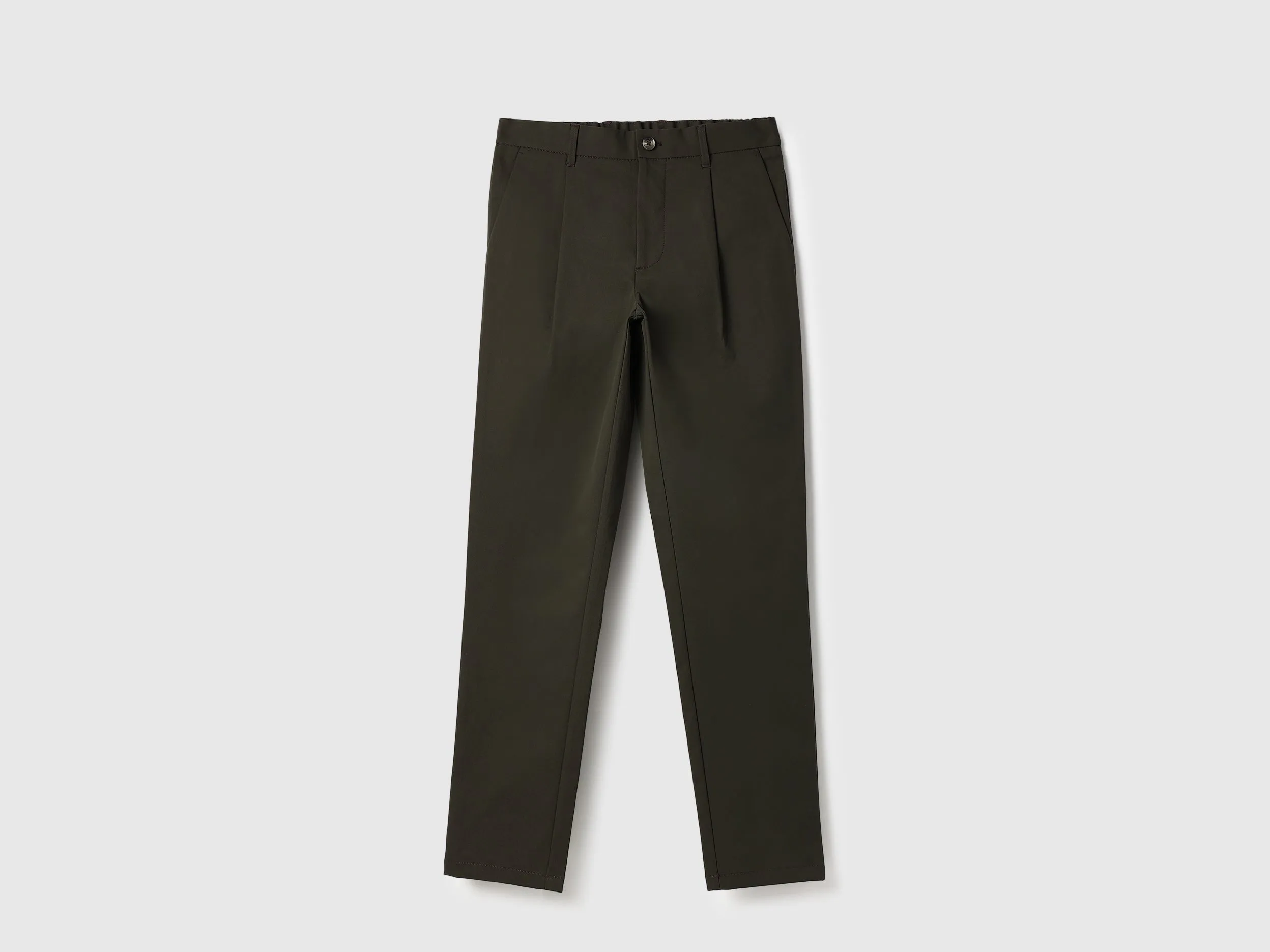 Solid Relaxed Fit Pleated Trousers