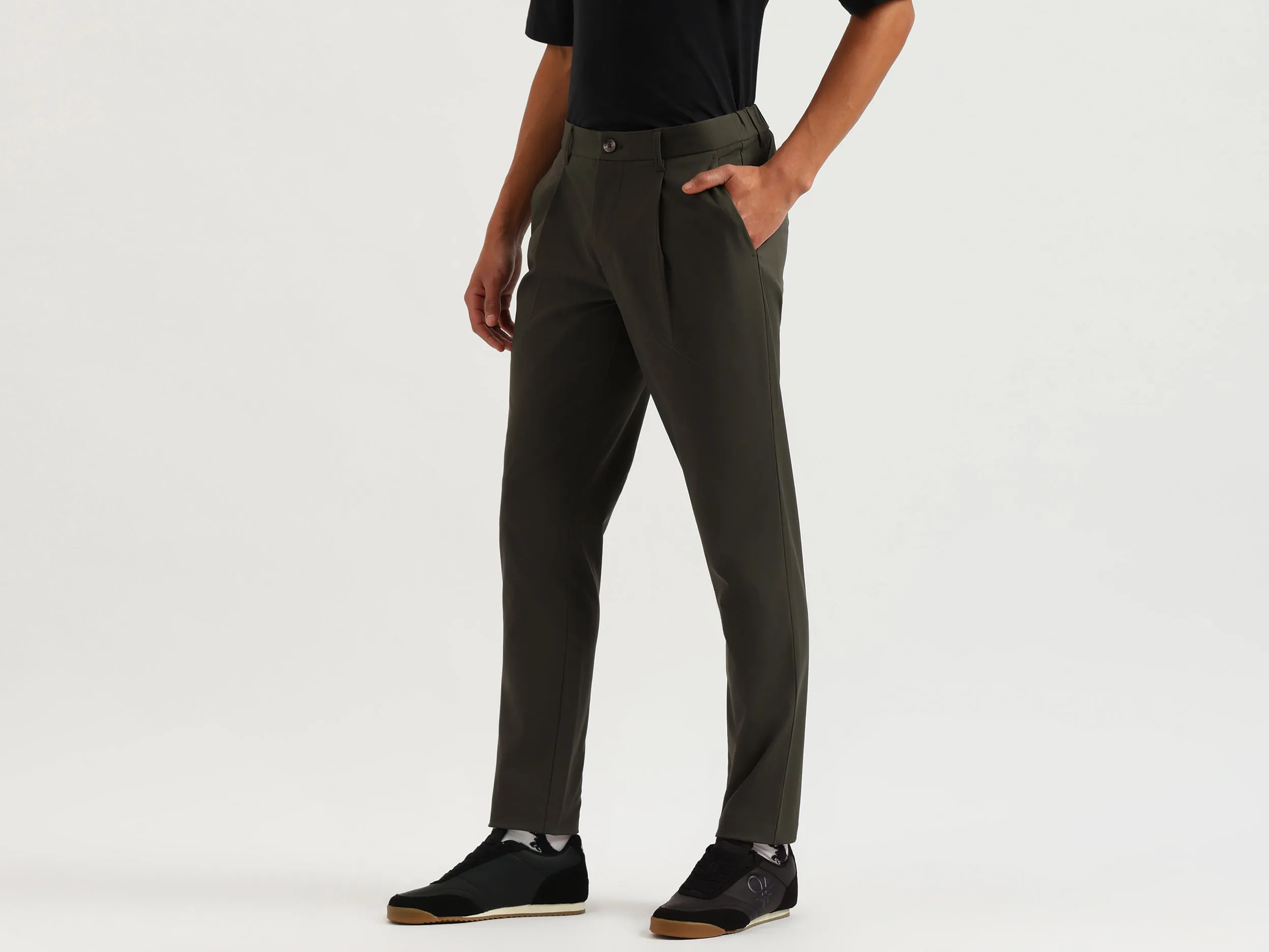 Solid Relaxed Fit Pleated Trousers